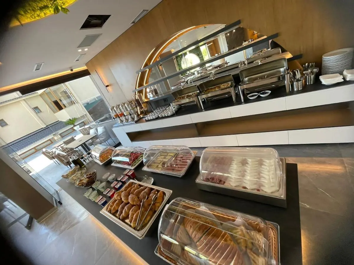 Nobbu Hotel Ksamil 4*,
