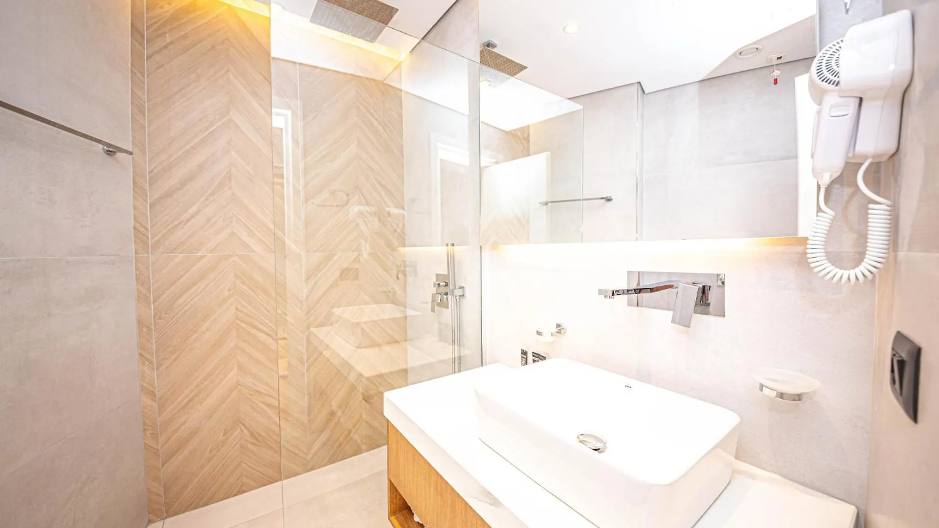 Nobbu Hotel Ksamil Albania
