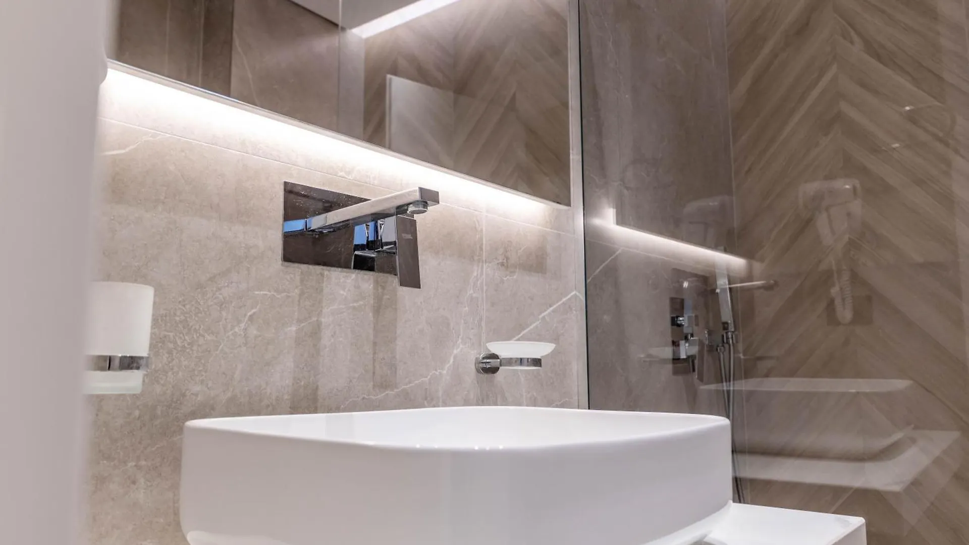 Nobbu Hotel Ksamil 4*,  Albania