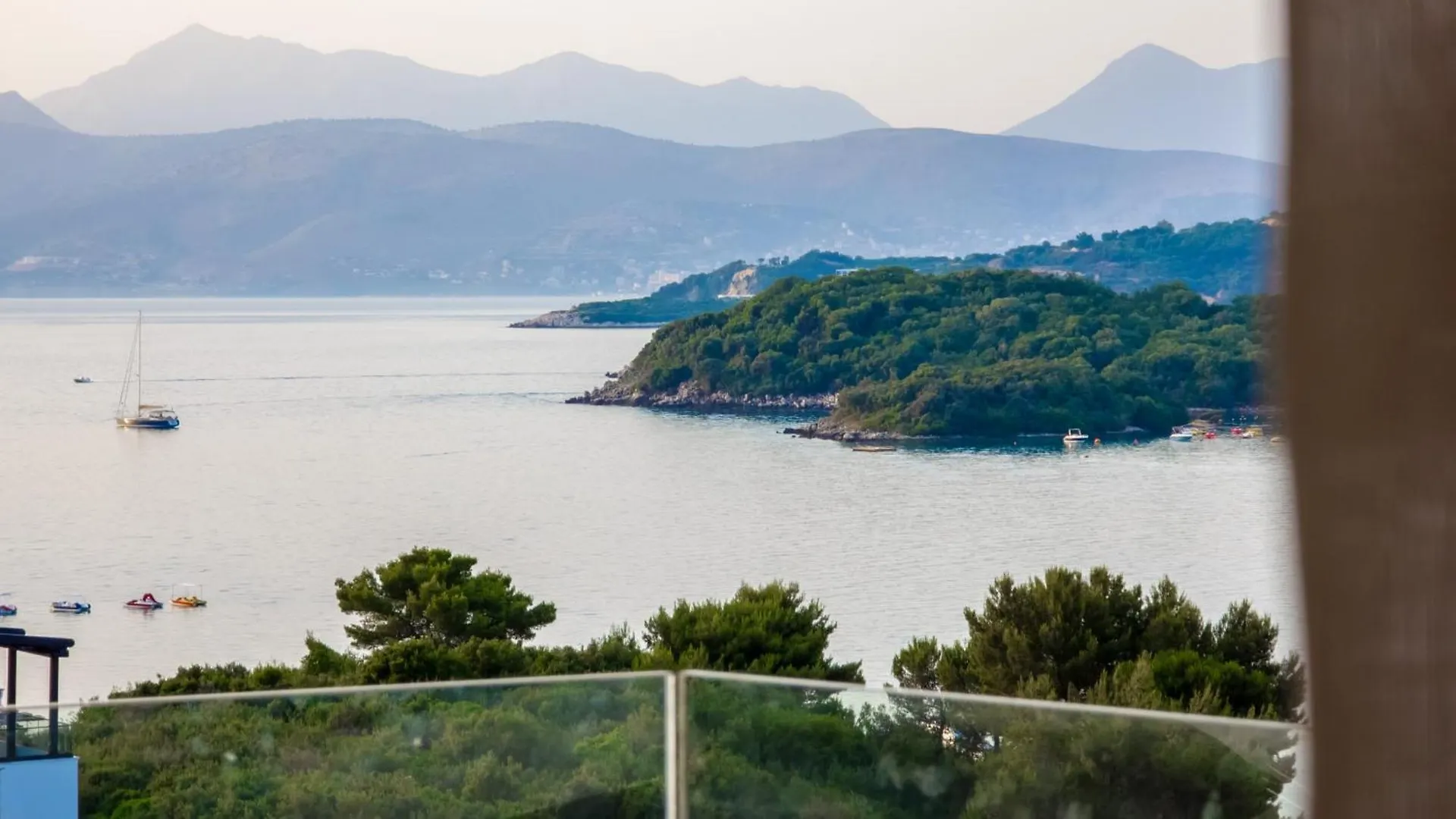 Nobbu Hotel Ksamil Albania